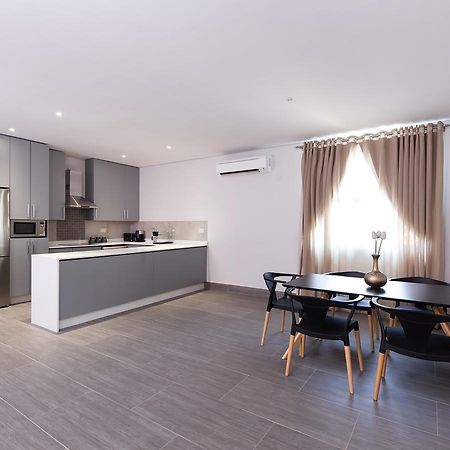 City Mews On Independence 가보로네 외부 사진