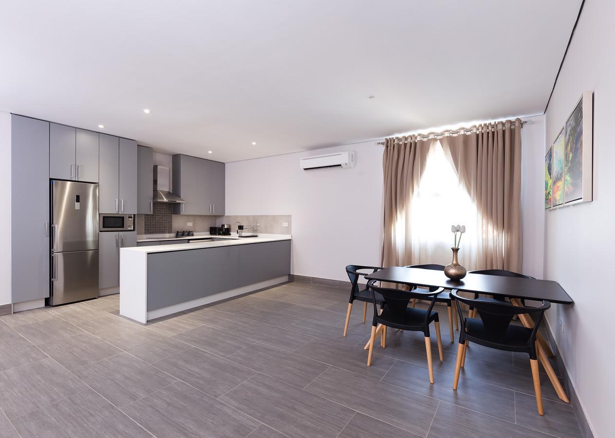 City Mews On Independence 가보로네 외부 사진