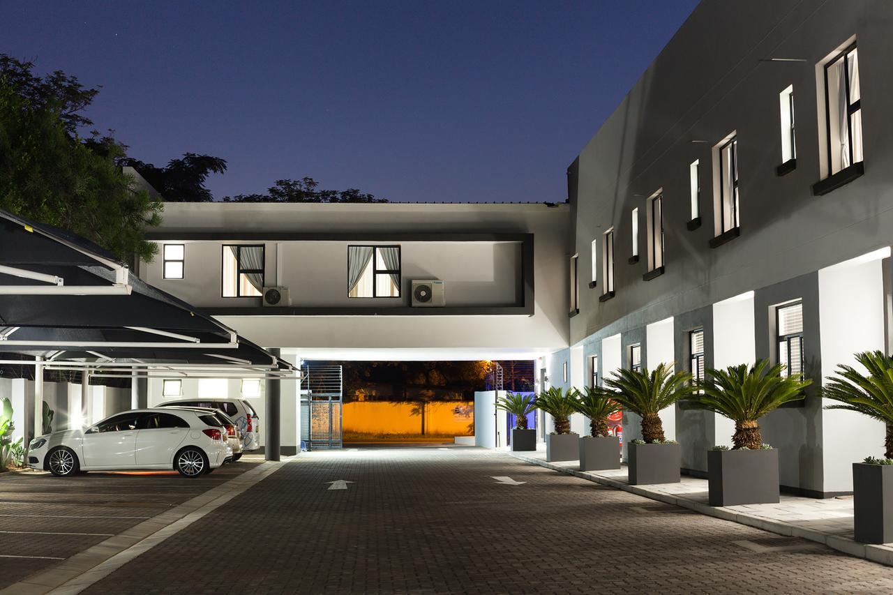 City Mews On Independence 가보로네 외부 사진